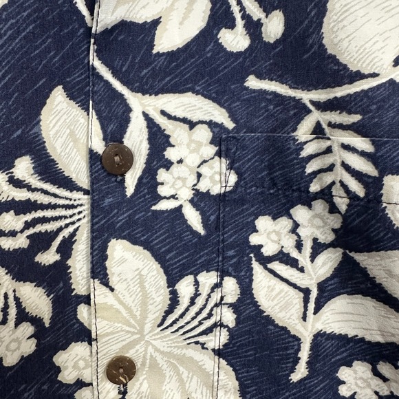 Go Barefoot Vintage Aloha Shirt M Blue White Floral Cotton Hawaiian Tradition - Picture 3 of 10